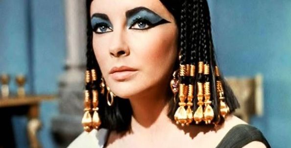 انواع وادوات المكياج السينمائي