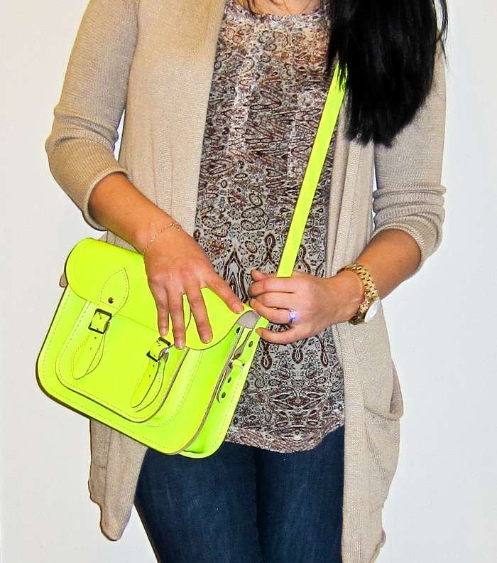 اختاري حقائب Cambridge Satchel بألوان النيون وارتديها مع ألوان الباستيل 