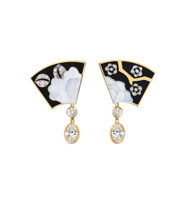 اقراط مميزة وملفتة من مجموعة CHANEL Coromandel