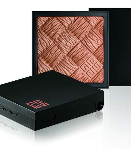 ماكياج البشرة المشعّة مع Givenchy Poudre Bonne Mine 