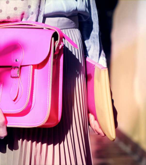 اختاري حقائبك بألوان النيون من ماركة Cambridge Satchel