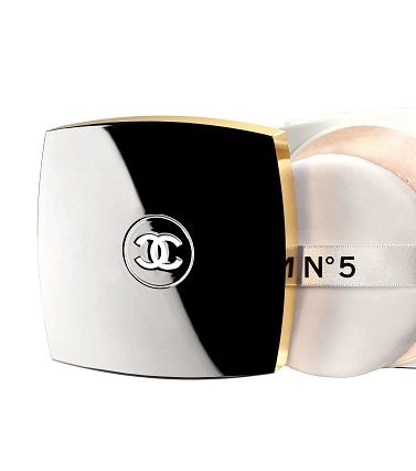 البودرة الحرّة من عطر CHANEL No 5