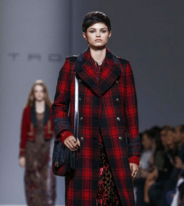 موضة المعطف الطويل بالقماش المقطع Plaid من Etro لشتاء 2017