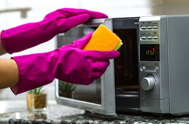 طريقة تنظيف الميكرويف