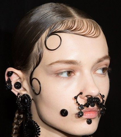 الإطلالة الأغرب بتوقيع Givenchy