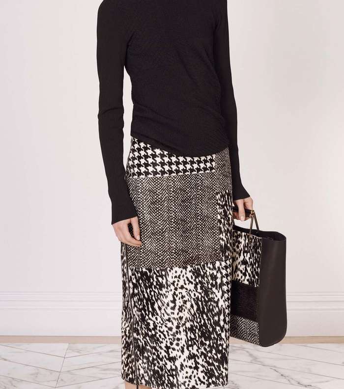 موضة التنورة المطبعة ومتوسطة الطول من Jason wu