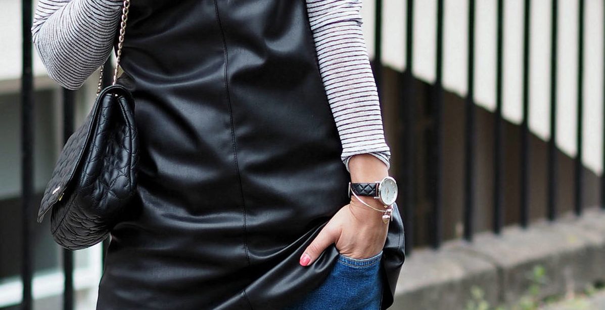 موضة الـ Layering وتنسيق فستان الـ Slip on فوق التوب والجينز لاطلالة المراة المحجبة