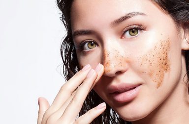 كريمات تقشير للبشرة تزيل عنك كل آثار التعب وتمنحك إطلالة أصغر بسنوات!
