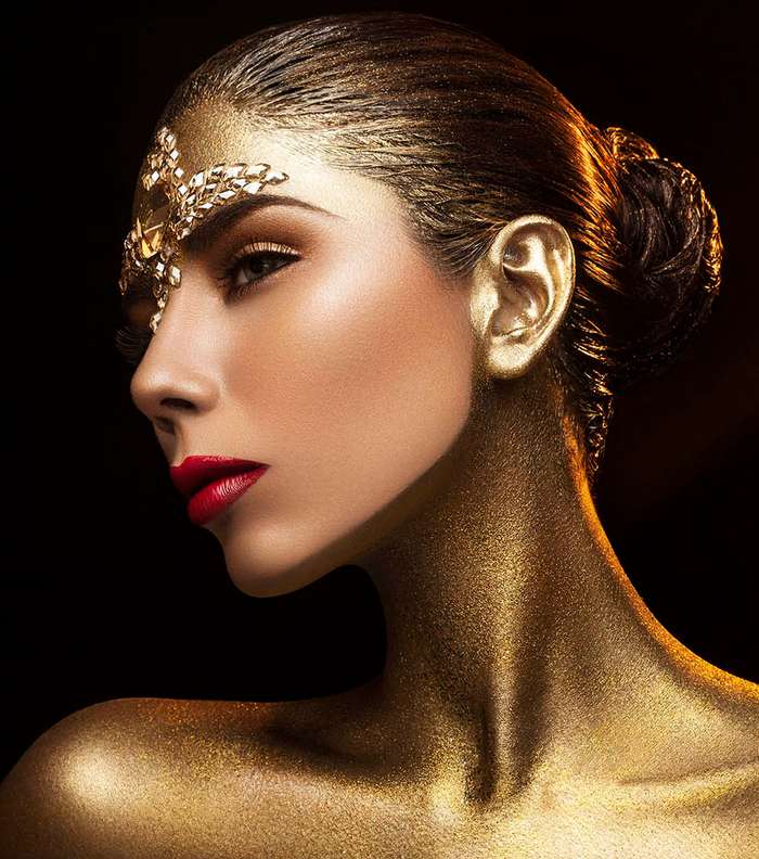 صور افضل مكياج ذهبي