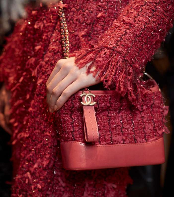 حقيبة تويدية مميزة من CHANEL من مجموعة Metiers d'art 2016