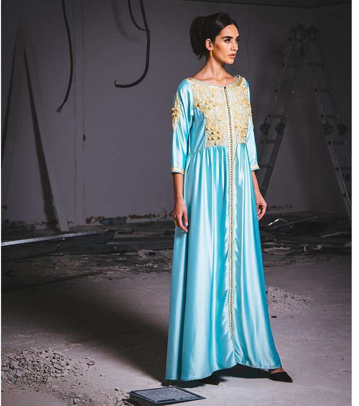عباية بلون مشرق من توقيع Atelier des Artistes
