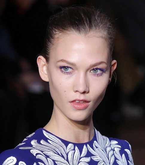 رموش زرقاء مع Stella McCartney
