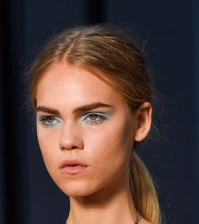 الظلال الزرقاء وذيل الحصان مع Jill Stuart