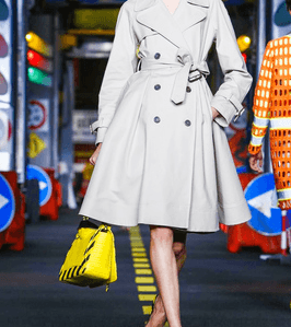 موضة معطف الـ Trench Coat من موسكينو لصيف 2016