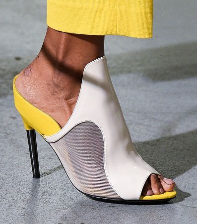 حذاء مميّز الألوان من تصميم Phillip-Lim 