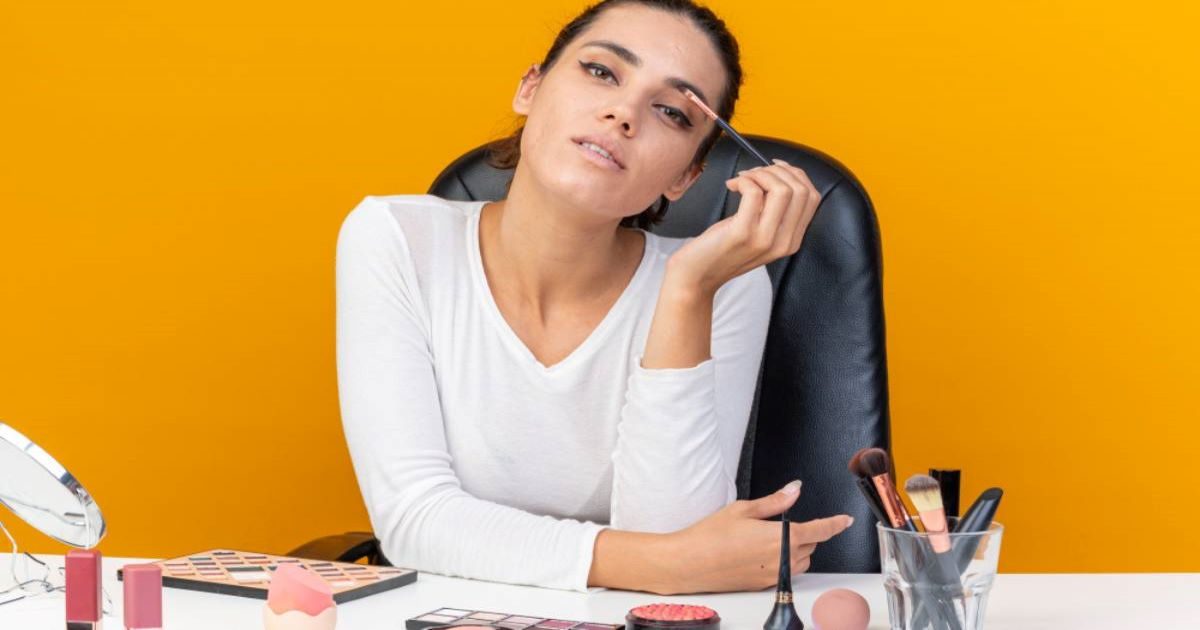 طريقة مكياج مع ظل عيون