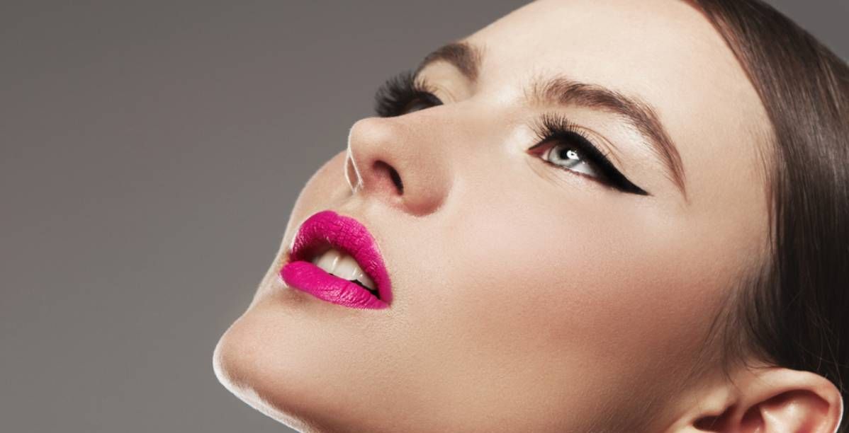 طريقة عمل رسم ايلاينر مفتوح لنظرات أكثر اتساعًا